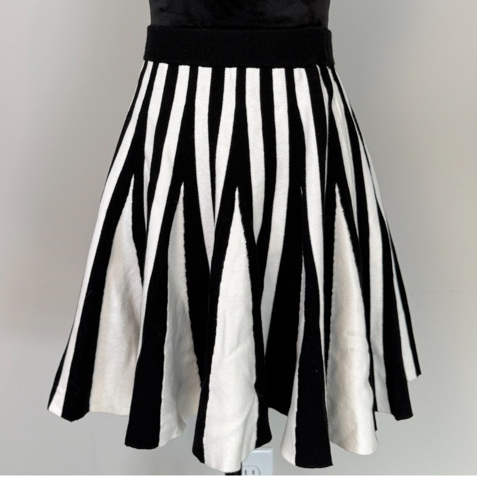 Black White Knit Skater Skirt Womens Large Stretch Waist Mod Indie Artsy Bold