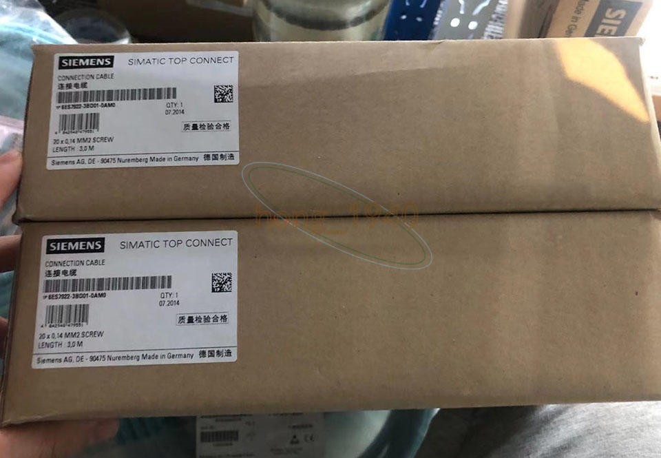 ONE NEW SIEMENS Cable with front connector 6ES7922-3BD01-0AM0