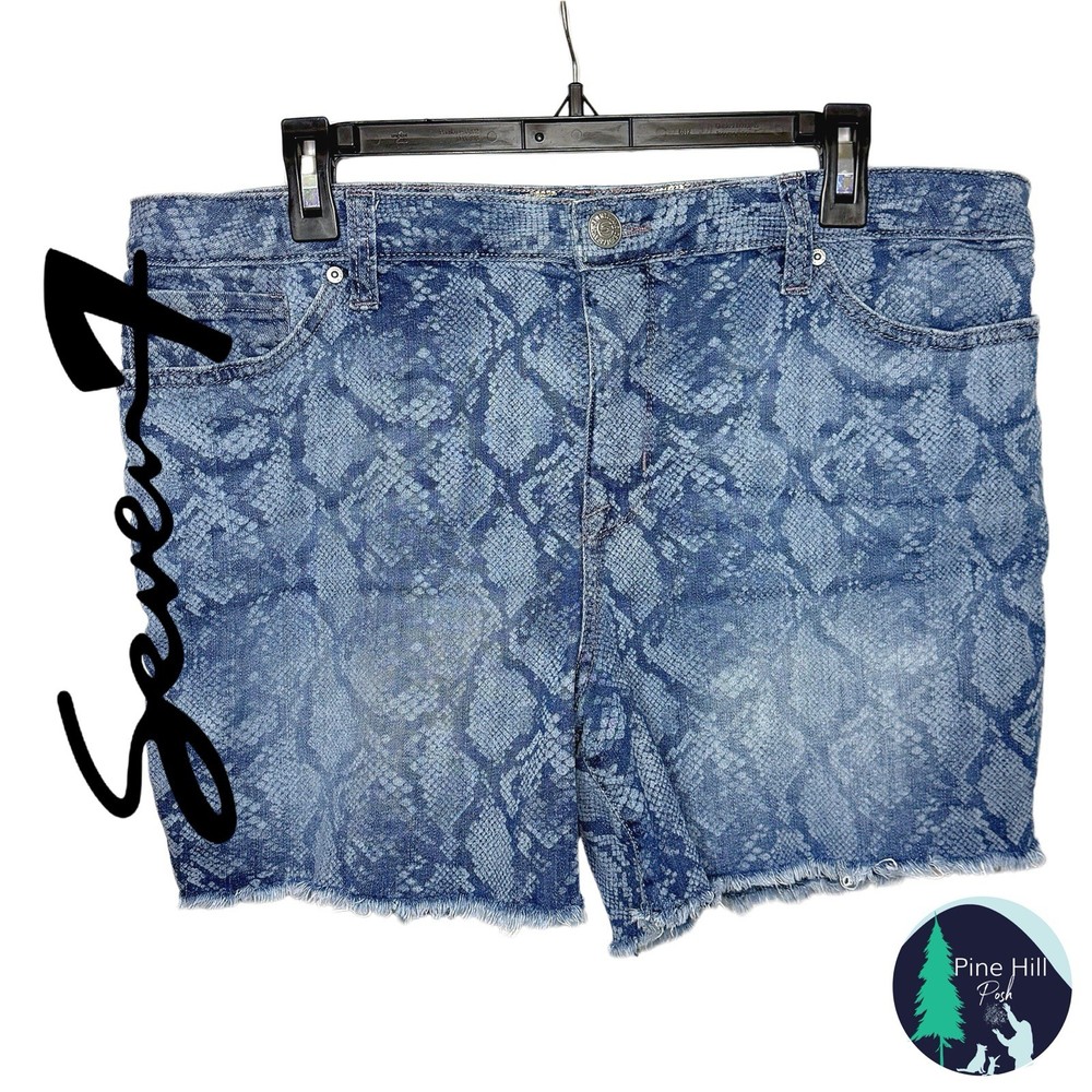 Seven7 Denim Shorts Womens 16 Blue Snakeskin Print Mid Rise Stretch Raw Hem EUC