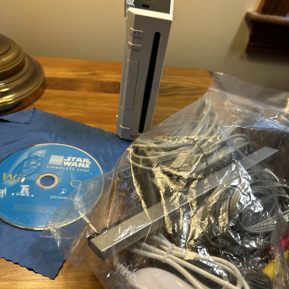 Nintendo Wii White Console RVL-001 Bundle Game Cube Compatible￼ Tested Works