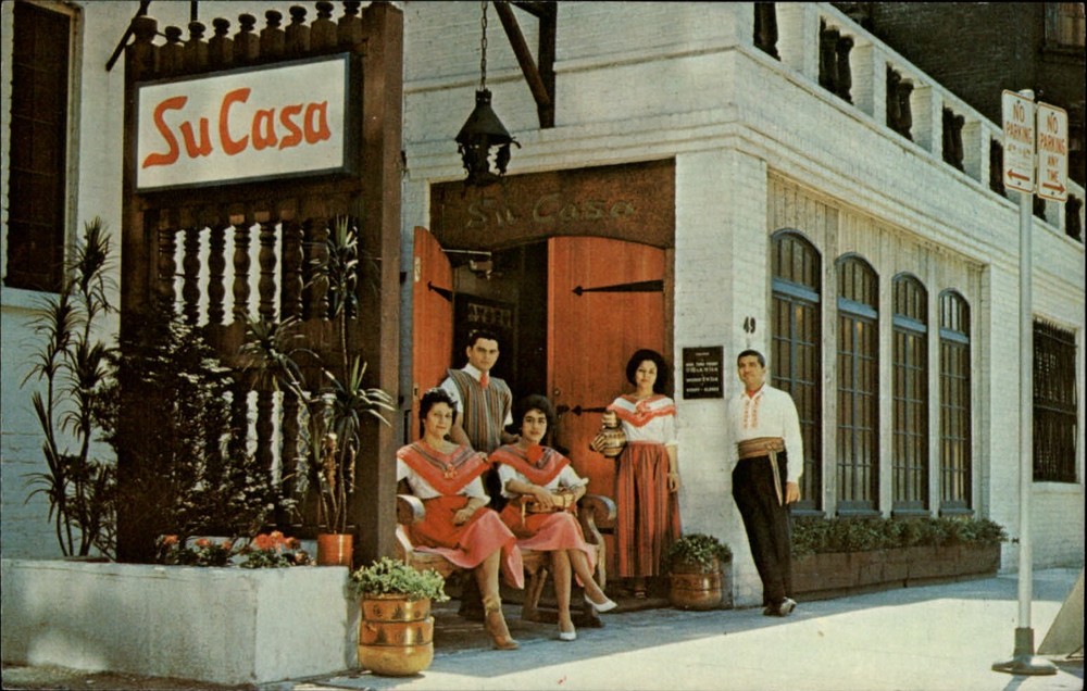 Chicago Illinois Su Casa Mexican Restaurant staff unused vintage postcard