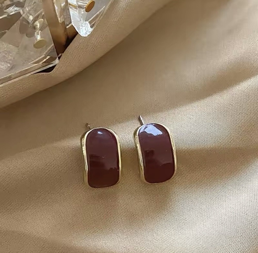 Elegant Women’s Fashion Earrings for Every Occasion