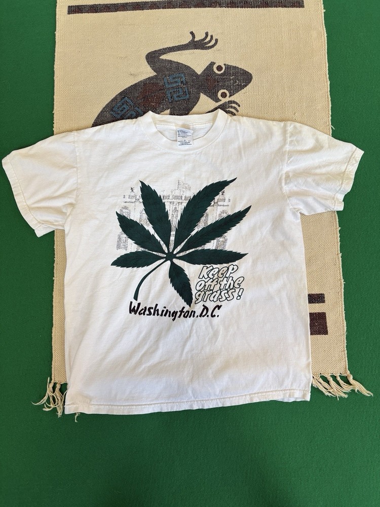 Vintage 90s Y2K Washington D.C Stay Off The Grass Stoner Weed Parody  T Shirt M