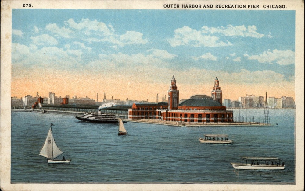 Chicago Illinois Outer Harbor Recreation Pier boats ~ postcard sku079