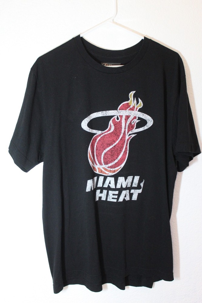NBA Miami Heat Distressed Logo Men's XL Black Tee Shirt Excellent Condition