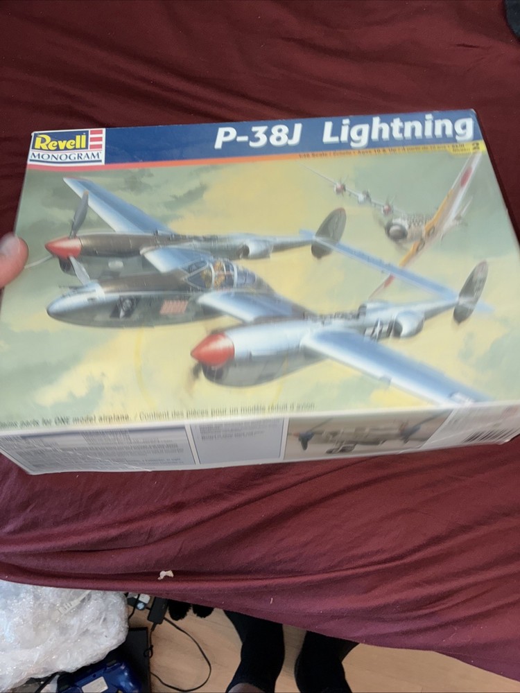 P-38J Lightning 1:48 Model Kit Fighter Military Plane Revell 85-5479 Complete