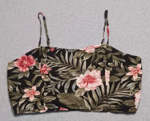 American Eagle Spaghetti Straps Crop Tank Top Womens Size M Floral smocked Vaca