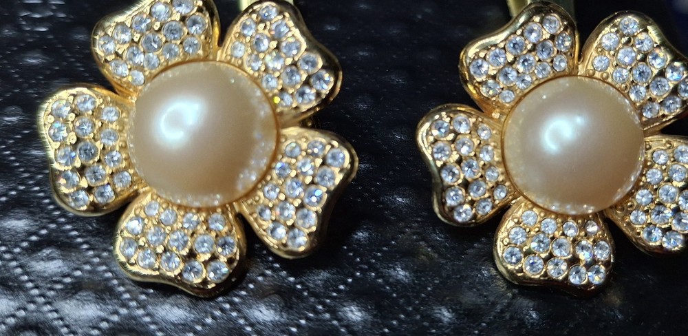 Vintage Joan Rivers Earrings 1990s Goldtone Clip On Flower Shape