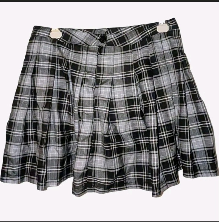 FOREVER 21 Pleated Short Skirt Plaid Black Gray White Women's Size L Regular