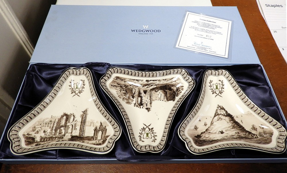 Wedgwood FROG SERVICE Genius Collection TRIANGULAR Plates, Set of 3, NEW in BOX