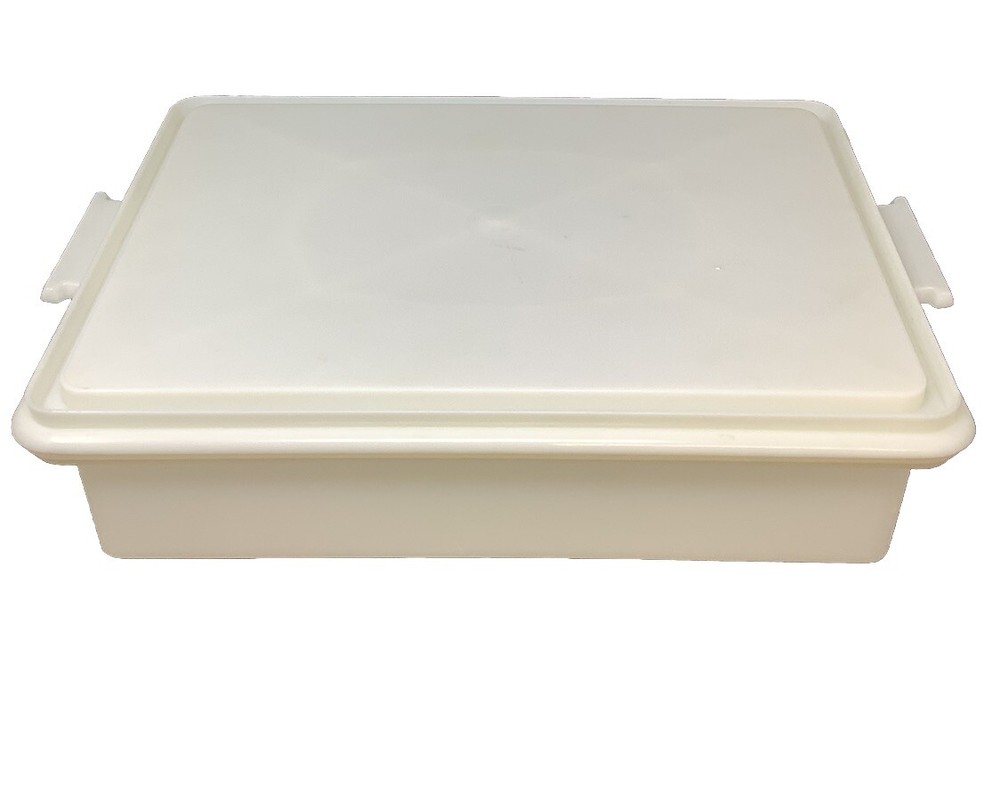 Vintage Tupperware Rectangle Sheet Cake Or Cupcake Box Carrier.  15