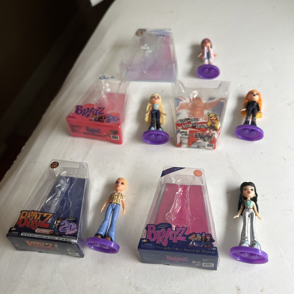 Bratz Mini 5-Pack Advent Calendar Dolls 2-Inch Cameron Cloe