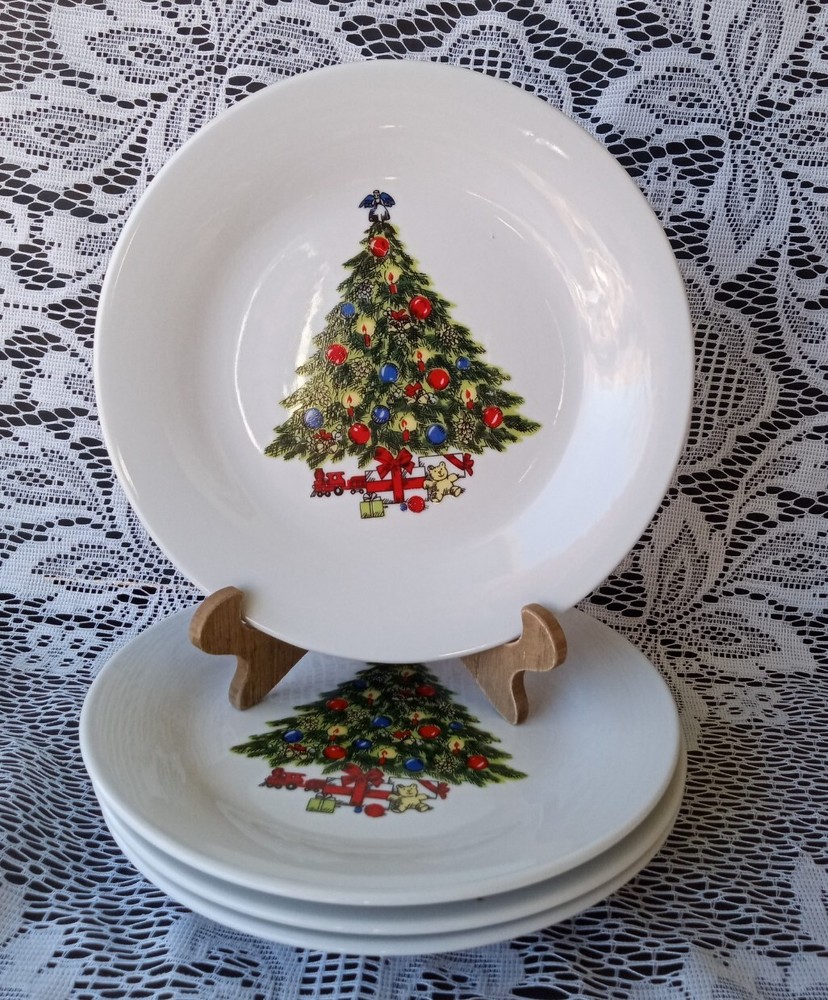 Pagoda Liling China Christmas Tree Salad Plates Set of 4