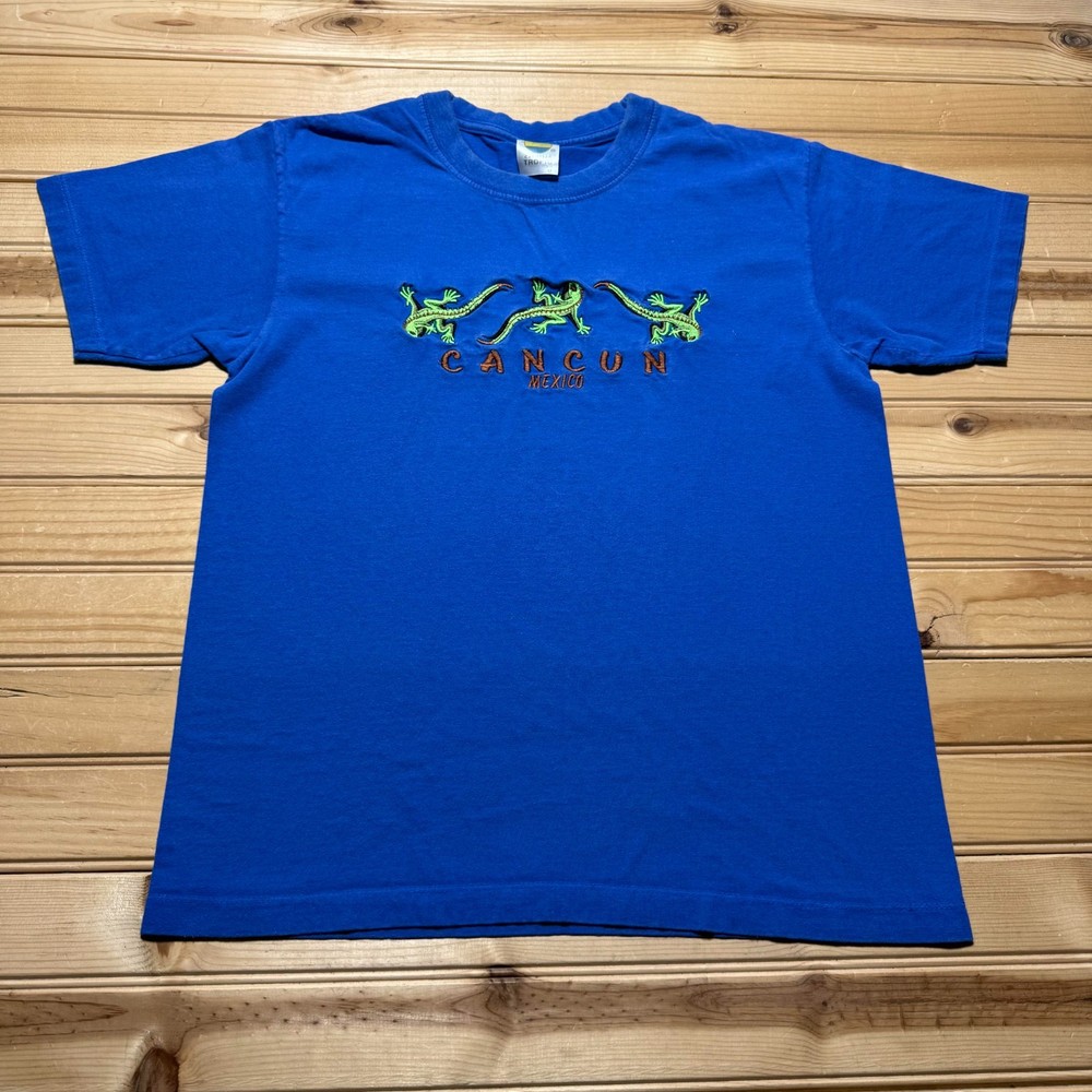 Vintage Y2K Cancun Mexico Iguana Embroidered Tourist Souvenir T-Shirt - Medium