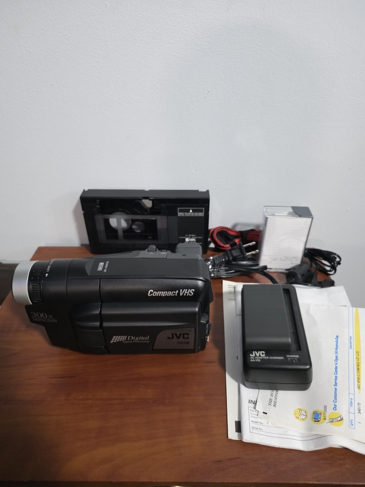 JVC GR-AXM225U Compact VHS Camcorder (VHS-C) Complete And Tested-Mint!