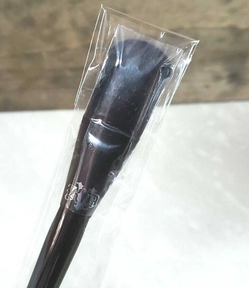 Kat Von D buffing blush brush ~ sealed in plastic sleeve