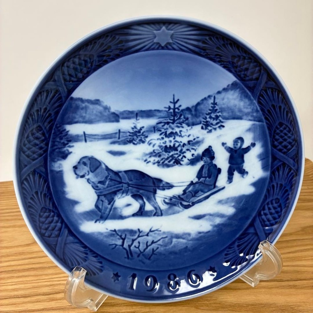 Royal Copenhagen 1986 Winter Vacation Year Plate Collectible Vintage
