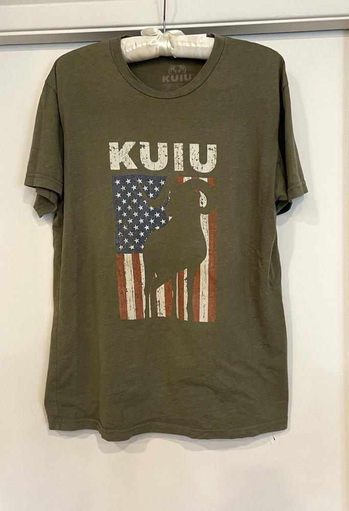 KUIU Flag Graphic T Shirt Mens Med Green Short Sleeve Crew Neck Hunting Outdoors
