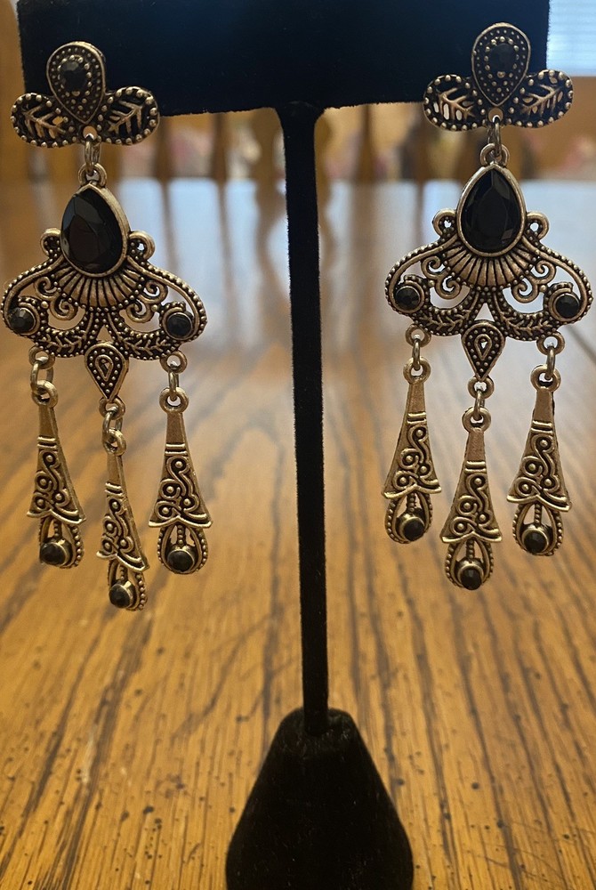 Stunning Silver Tone Black Dangle Drop Chandelier Earrings 2 7/8” Versatile