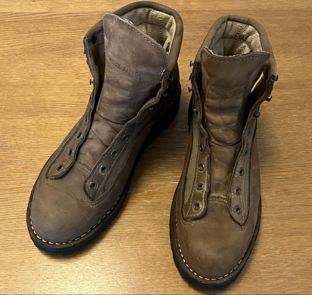 Danner Light GTX Boots US9 Khaki Gore-Tex Waterproof Pre-Owned Like New