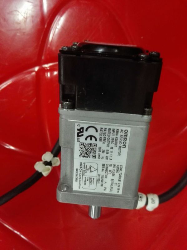 Used 100% test Omron servo motor R88M-K05030T via DHL or Fedex fast shipping