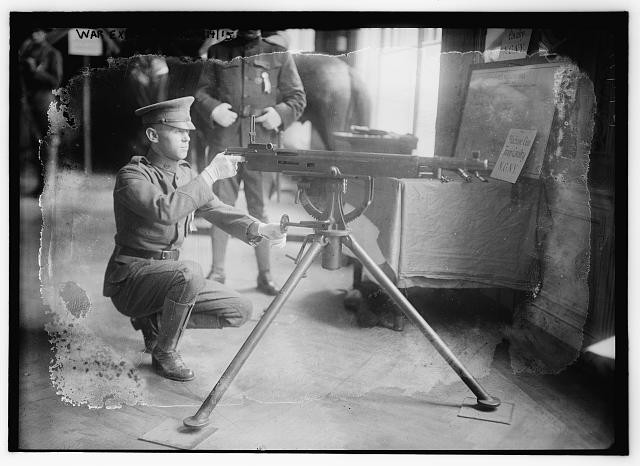War exhibit,New York,June 14,1915,machine gun,man,military,artillery,Bain News