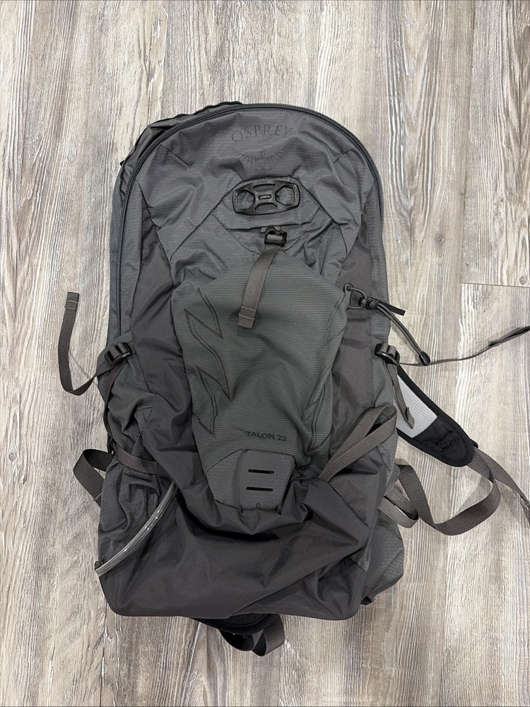 Osprey Talon 22 Airscape Backpack Black/Gray, Medium Size for Hiking