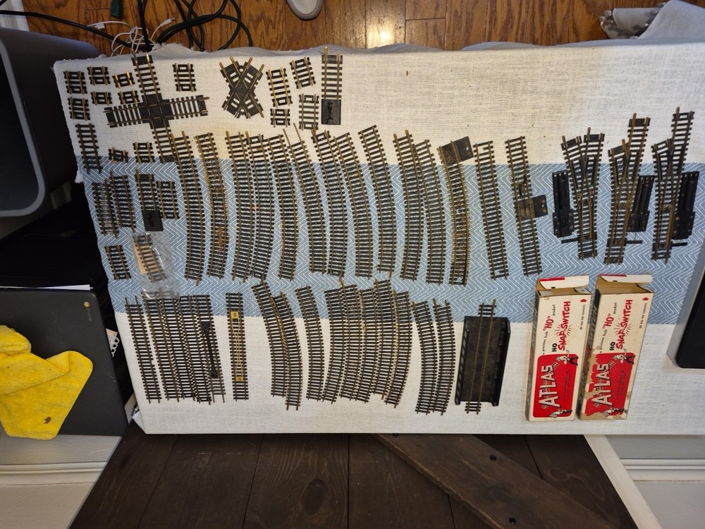 Vintage Atlas HO Train Track Lot Remote Switch 3 Snap Switches 57 Pieces