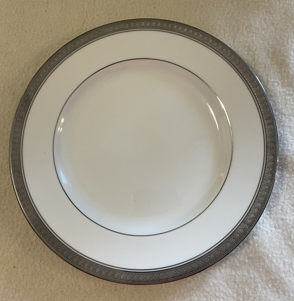 Mikasa Palatial Platinum 8 1/4” Salad Bread Dessert Plate New With Tag L3235/202