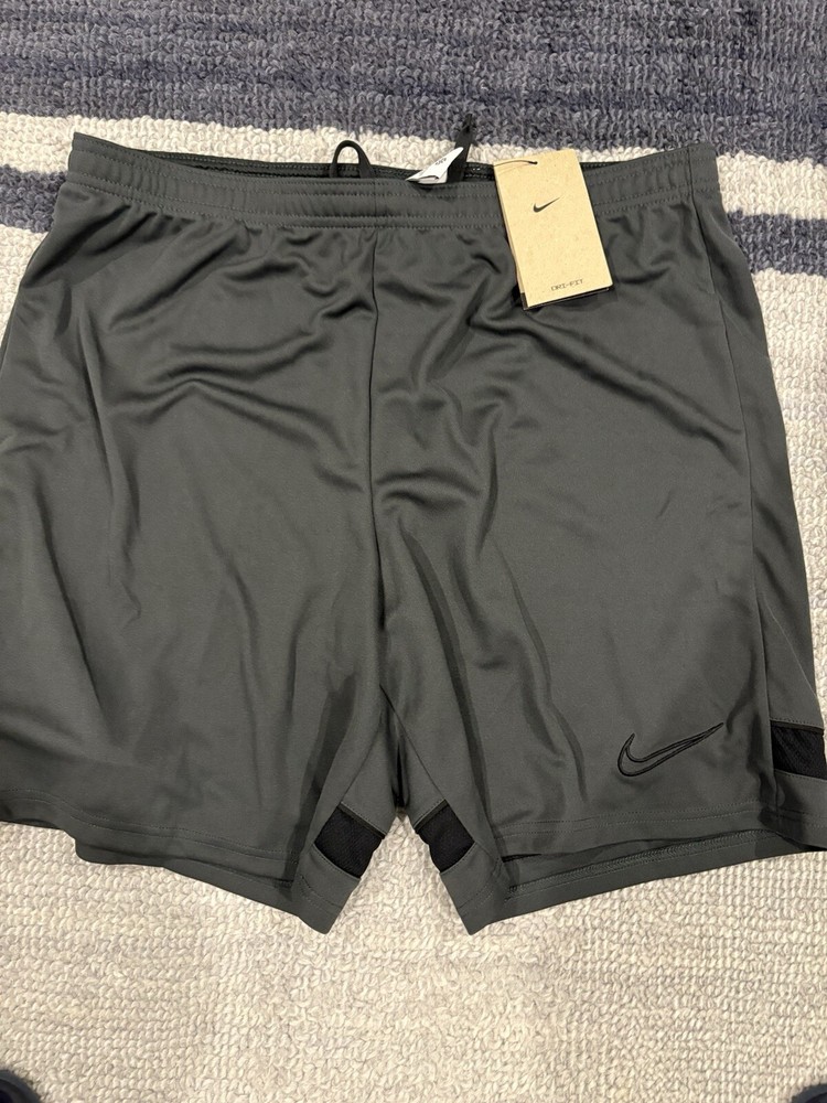 NEW WITH TAGS Men’s Nike Gray Athletic/Training Shorts Size L