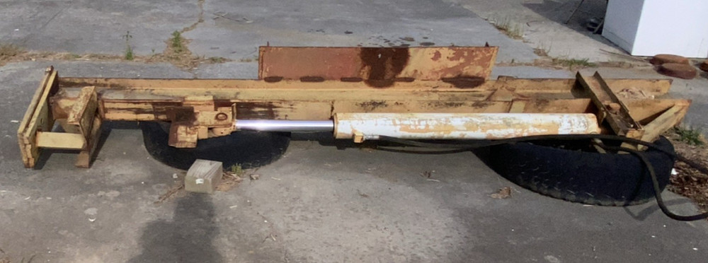 Hydraulic log splitter