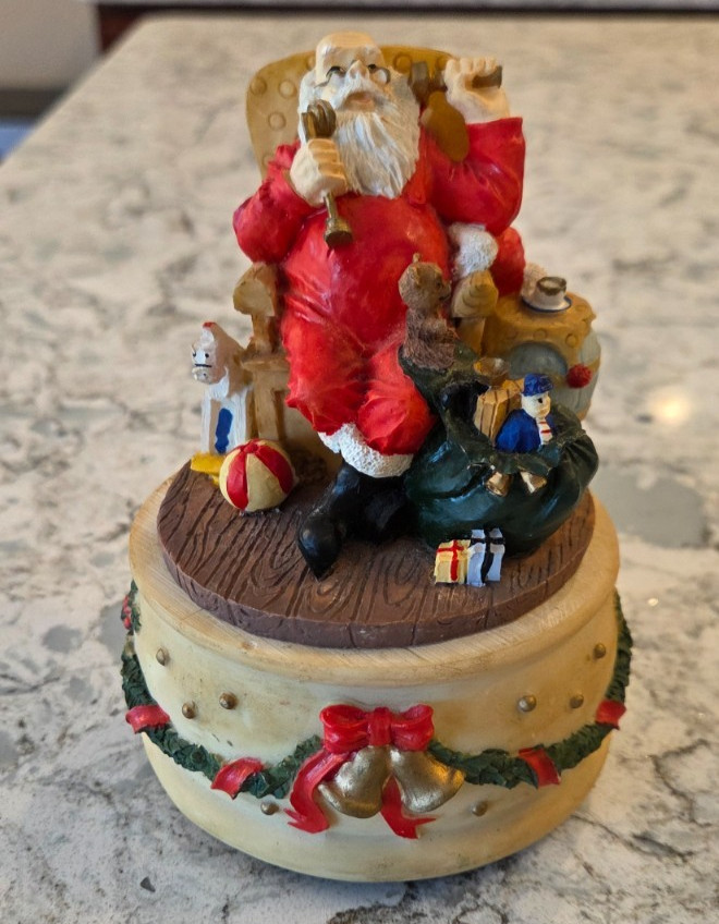 Vintage Santa Claus Christmas Music Box Plays Jingle Bells 6