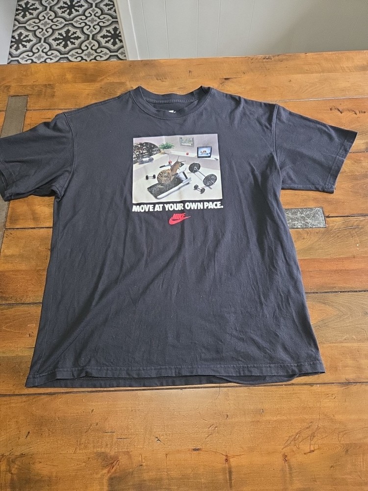 Nike Move At Your Own Pace Snail Graphic T-Shirt Black Mens Size Medium