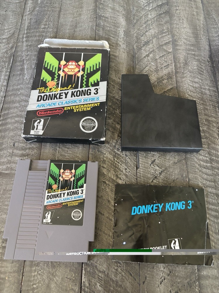NES Donkey Kong 3 Arcade Classics, CIB Cart + Manual + Box