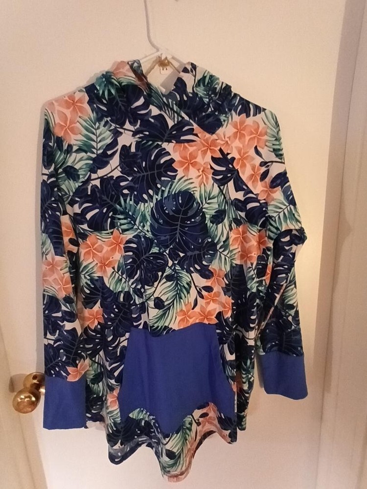 LuLaRoe Amber Hoodie - Size Medium