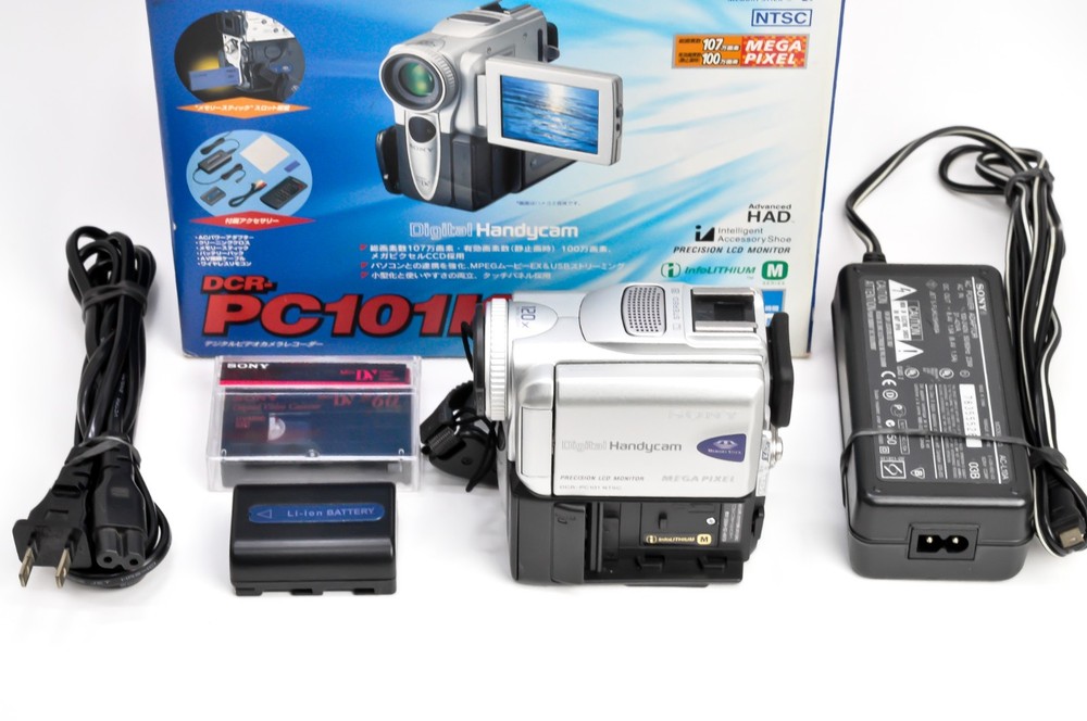 Sony Handycam DCR-PC101 Mini DV Camcorder Nightshot Carl Zeiss Lens from Japan