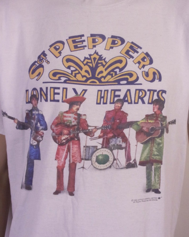 vintage 90s The Beatles Sgt. Peppers T-Shirt 1994 single stitch Apple Corps L