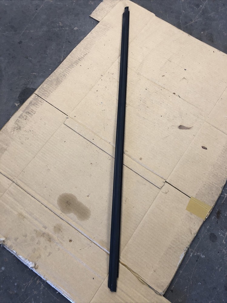 2003 06 INFINITI G35 Coupe RH DOOR WINDOW Exterior MOLDING TRIM OEM