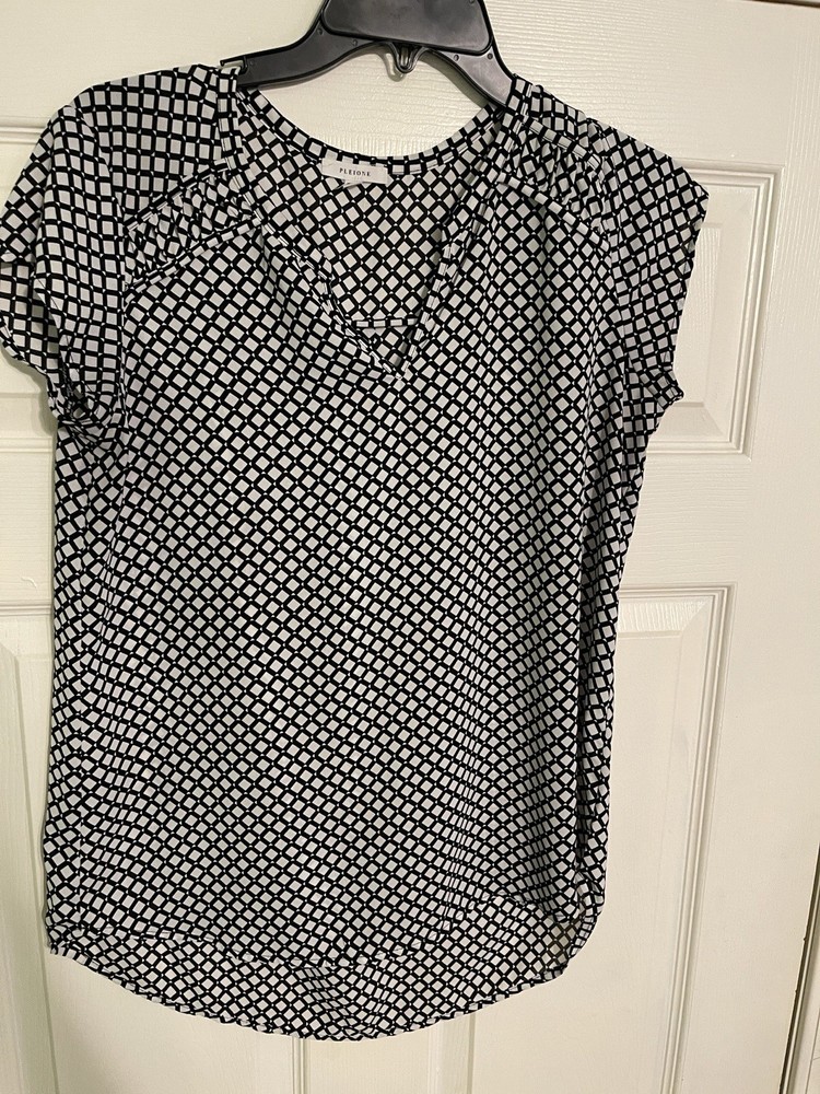 Pleione Black White Geometric V-Neck Cap Sleeve Pullover Blouse Size S