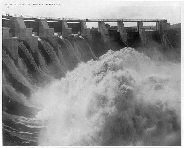 Photo:Panama Canal Gatun Dam Spillway 1910s Water Release