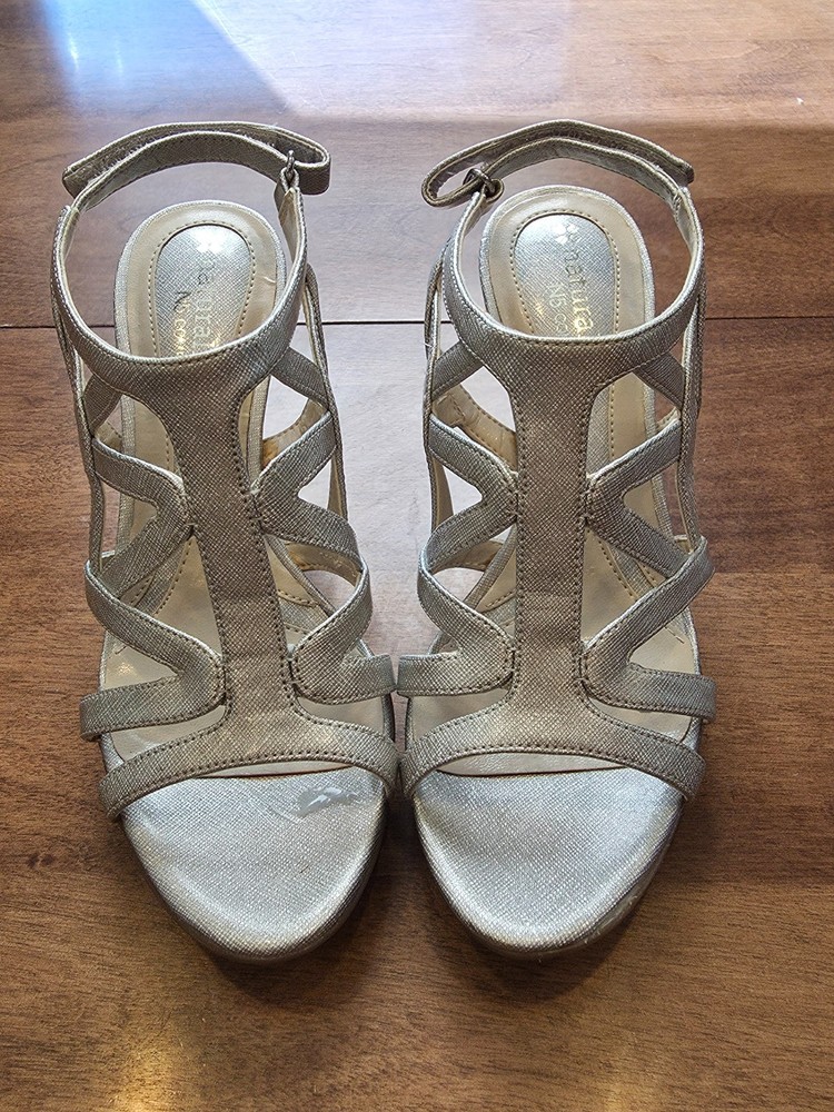 Naturalizer N5 Comfort Metallic Strappy Sandals