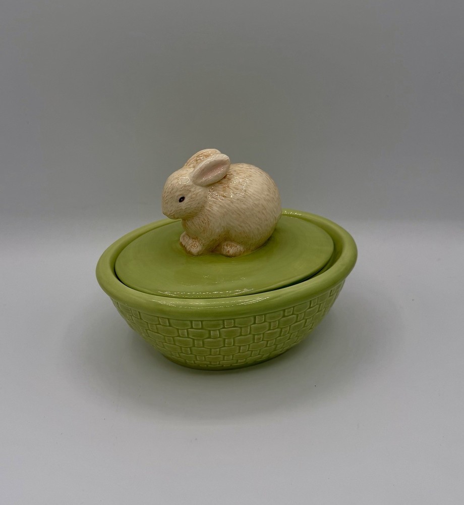 Vtg Hallmark Easter Covered Candy Dish Bunny Rabbit On Green Basket Ceramic