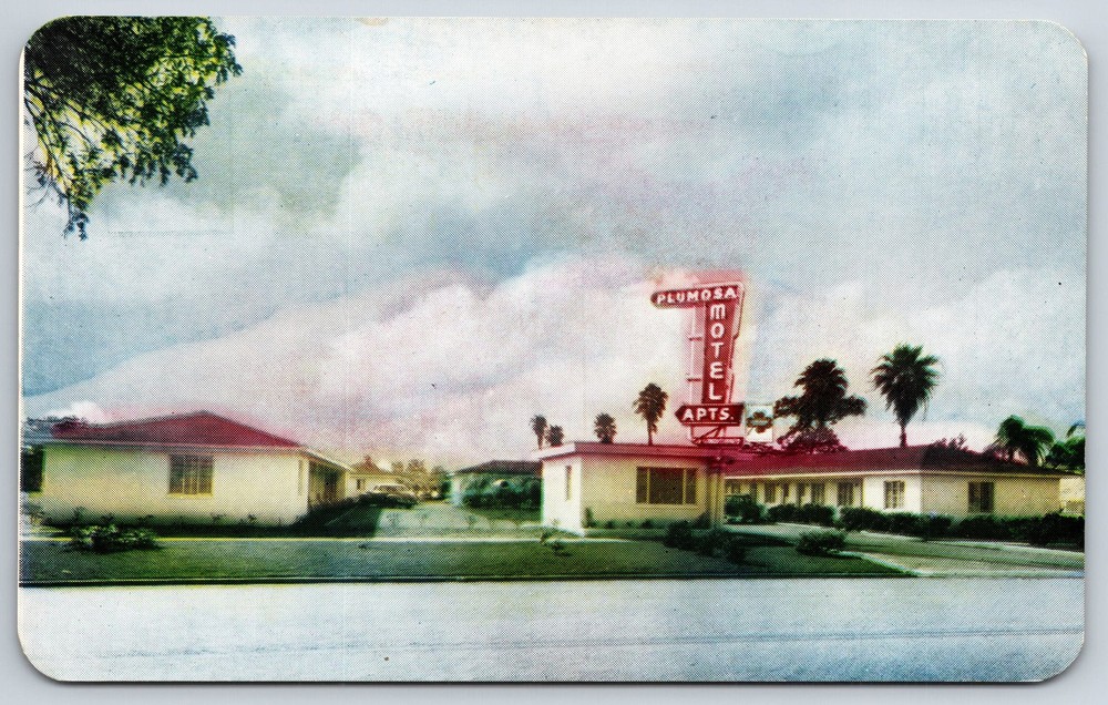 Roadside View~Clearwater Florida~Plumosa Motel Sign & Entrance~Vintage Postcard