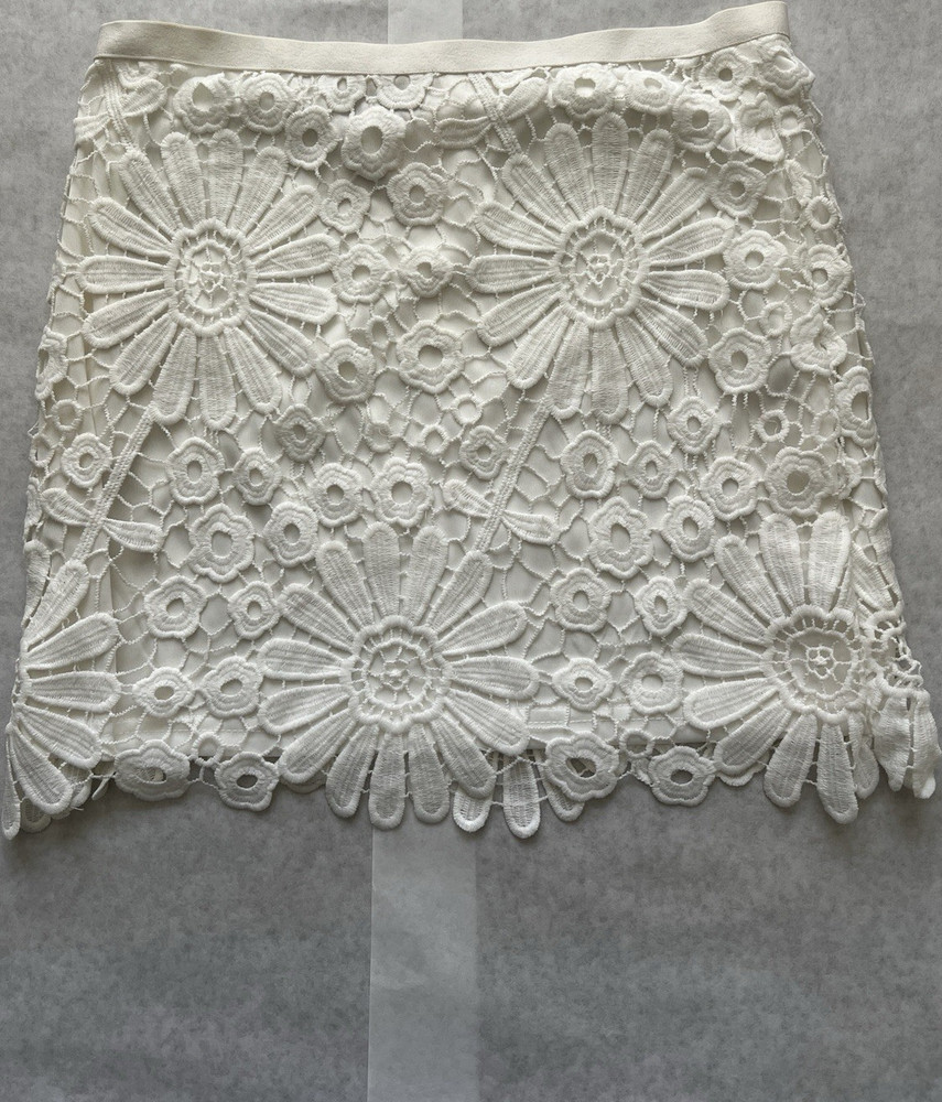 The Clothing Company Women’s White Floral Lace Embroidered A-Line Skirt Lined M