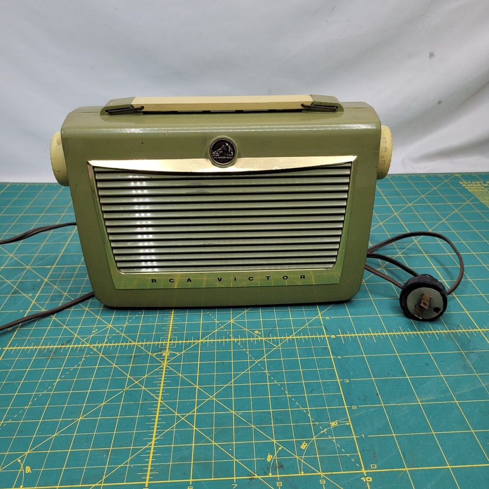 RCA Victor Portable 4 Tube AM Radio AC/Bat Model 6-BX-6 Powers On Not Working-image