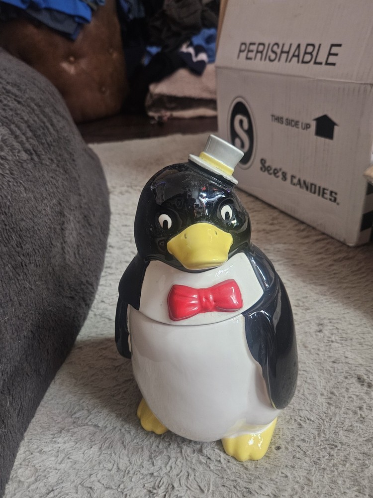 Vintage 1980s Otagiri Japanese handcrafted penguin cookie jar 10.5