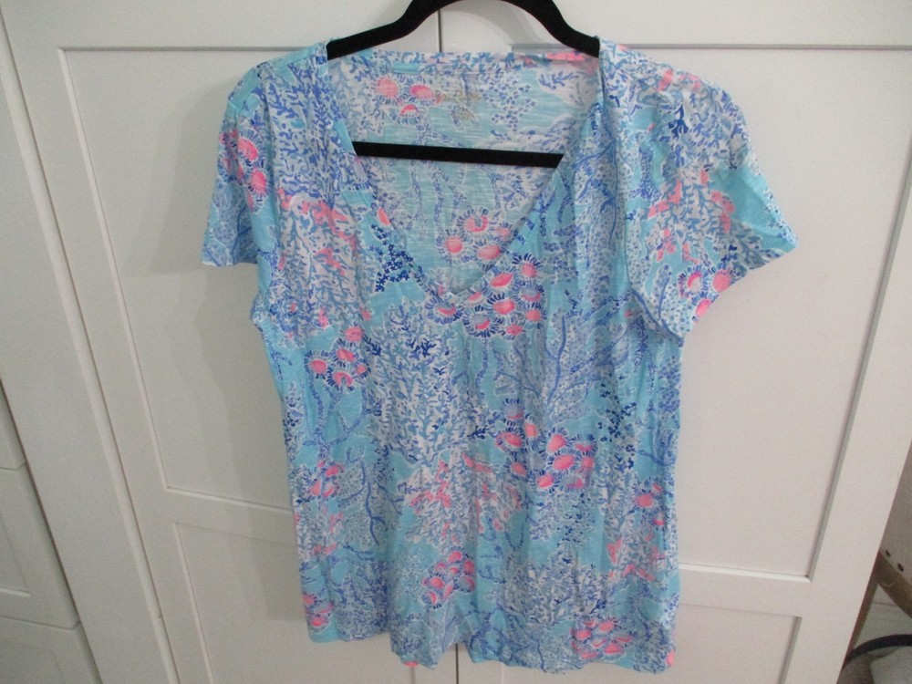 lilly pulitzer  shirt  blue pink  v neck never worn medium