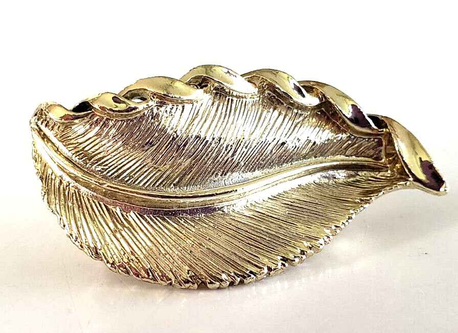 Vintage Gerry's Single Leaf Textured Gold Tone Pin 2