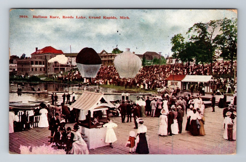 Grand Rapids MI-Michigan, Balloon Race at Reeds Lake Vintage c1909 Postcard