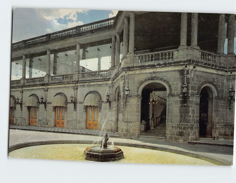 Postcard Fuente en el patio del Alcazar Castillo de Chapultepec Mexico